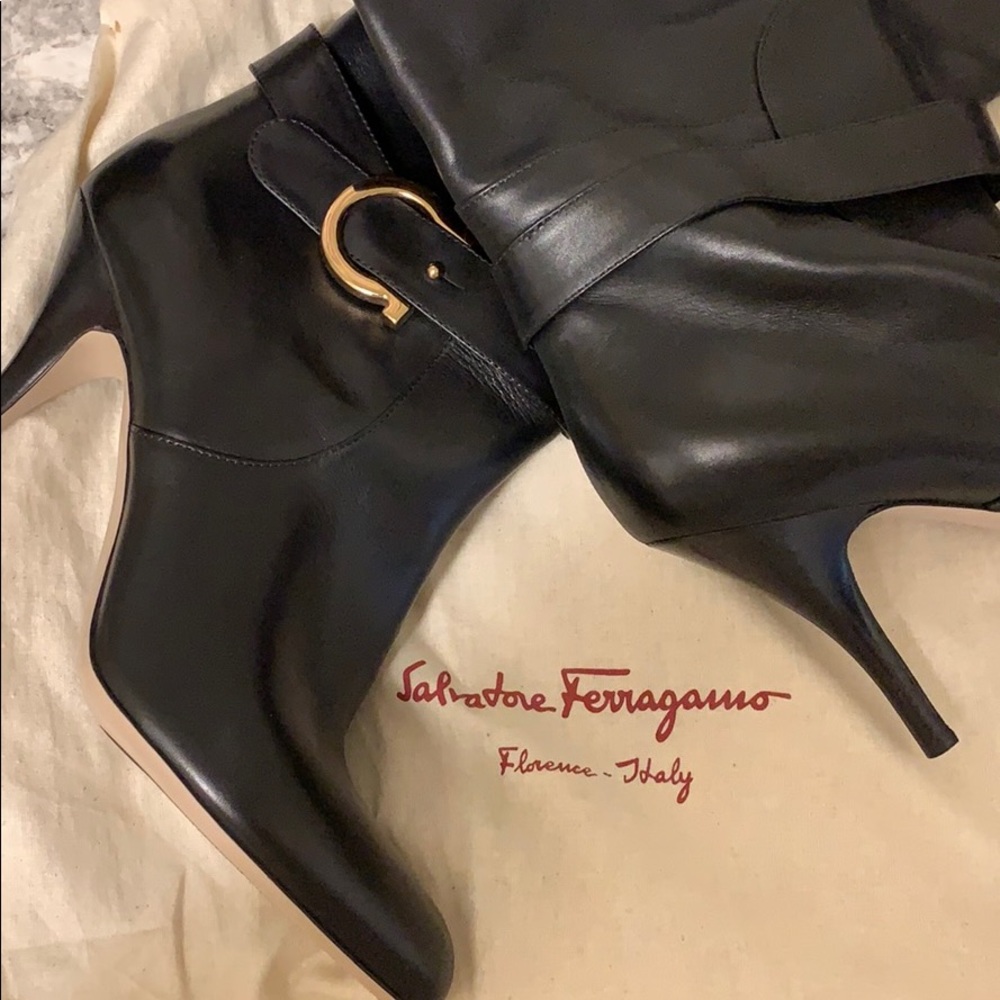 Salvatore Ferragamo 🔸NEVER WORN♦️AUTHENTIC♦️
